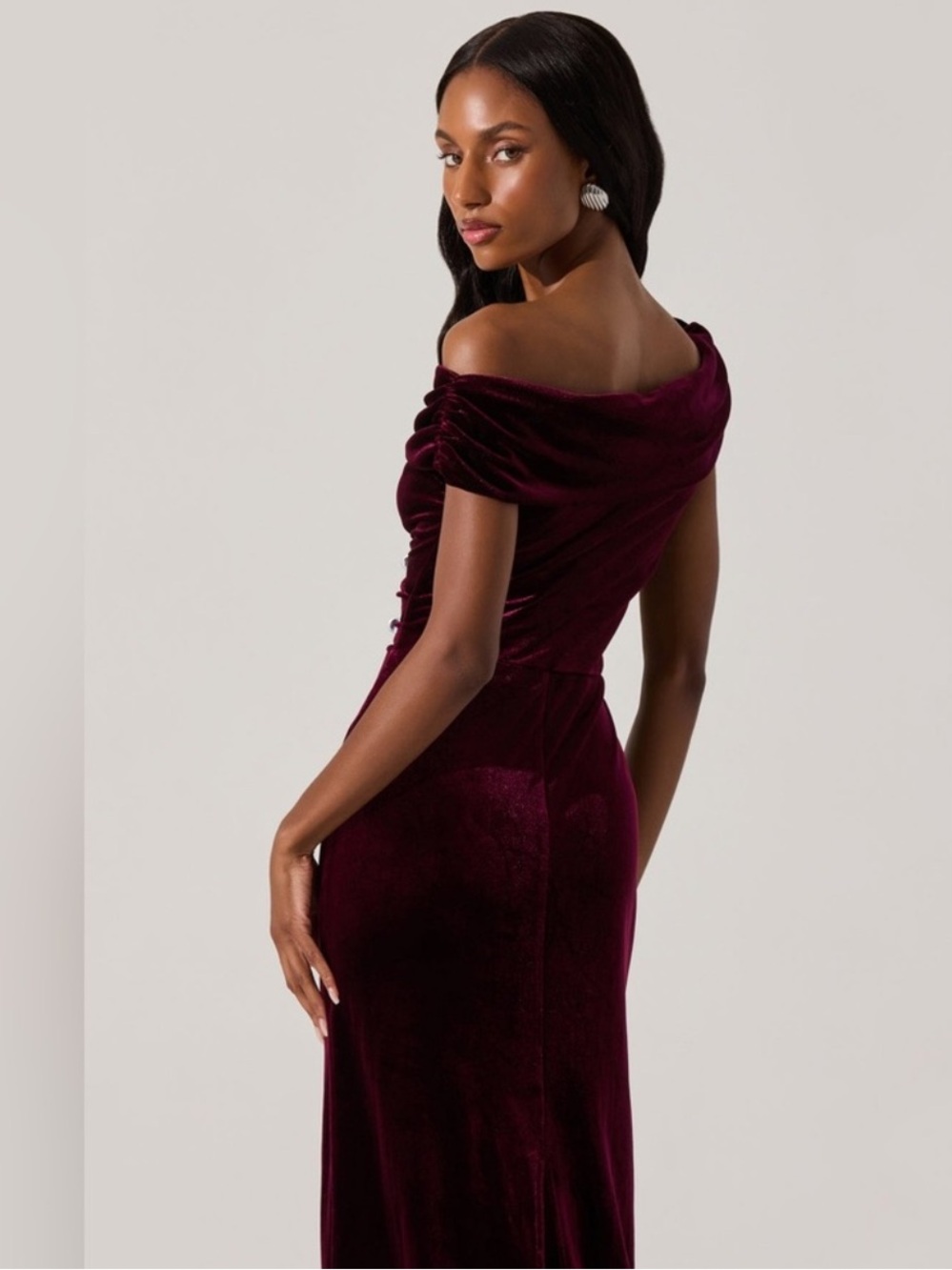 ASTR Tue Label Off The Shoulder Velvet Formal Dress Size Medium Wine Burgundy - Picture 5 of 13